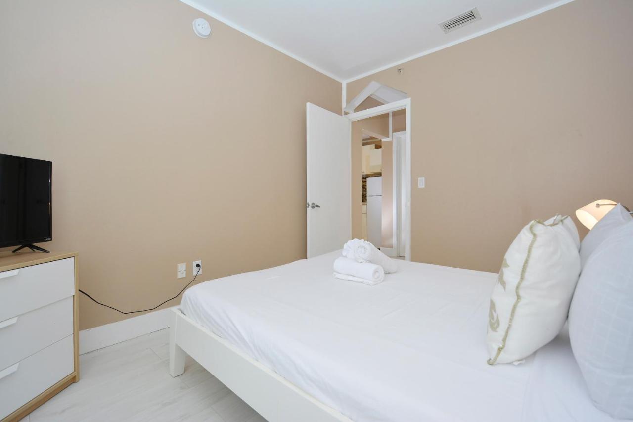 Ocean Drive Beach Apartments マイアミビーチ エクステリア 写真