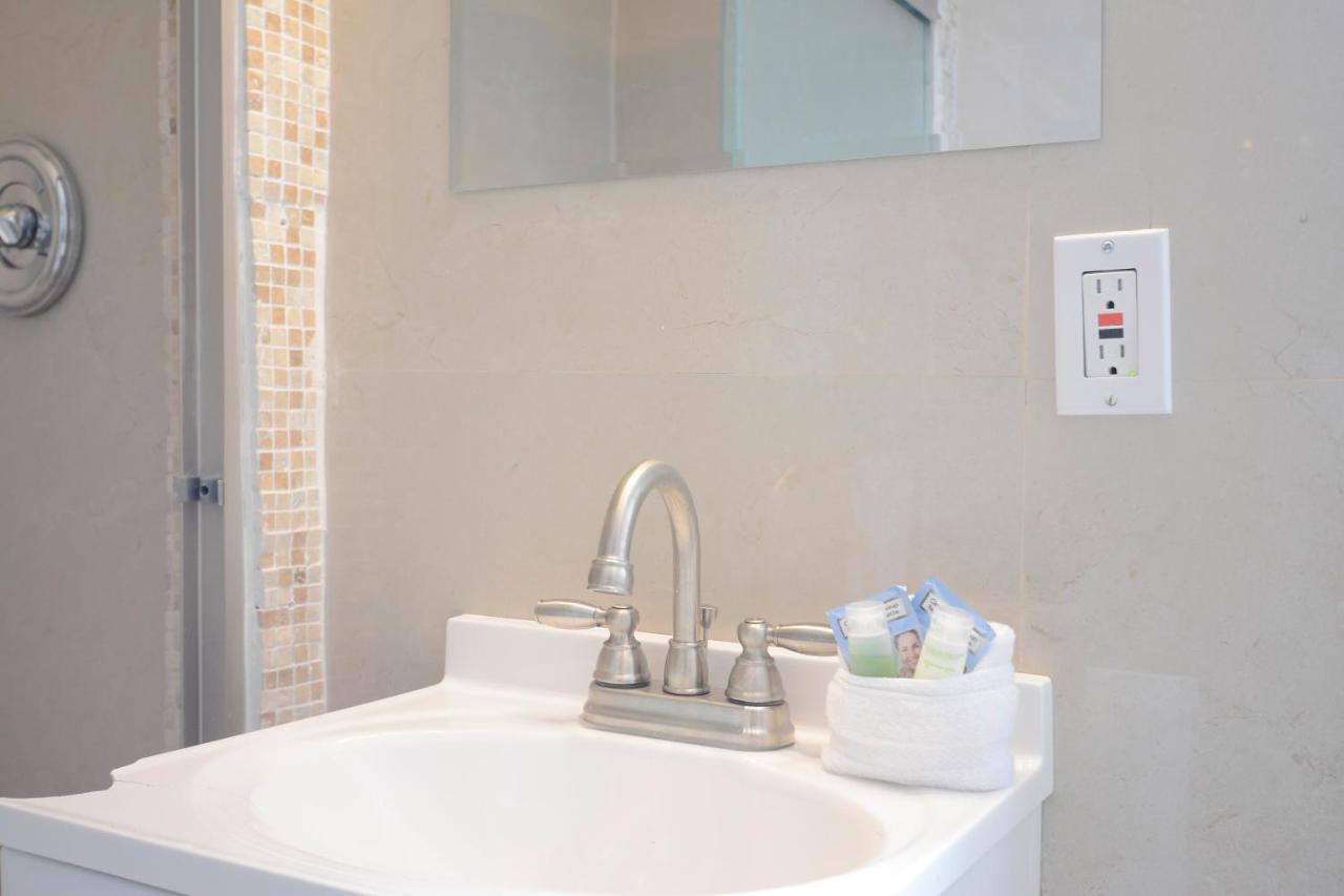 Ocean Drive Beach Apartments マイアミビーチ エクステリア 写真