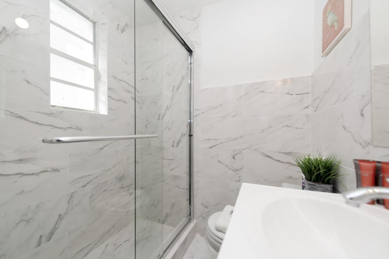 Ocean Drive Beach Apartments マイアミビーチ エクステリア 写真