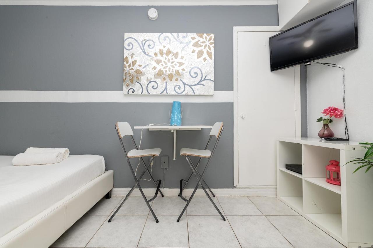 Ocean Drive Beach Apartments マイアミビーチ エクステリア 写真