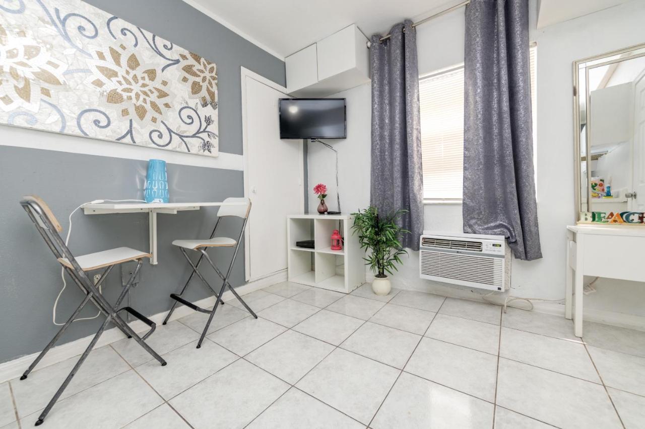 Ocean Drive Beach Apartments マイアミビーチ エクステリア 写真